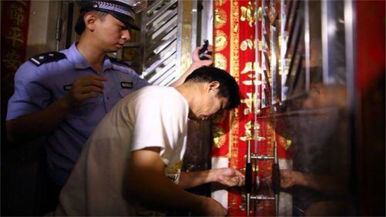 望谟开锁师傅请开锁师傅开了锁后，师傅为什么一般都不进门，就算主人请也不进去？