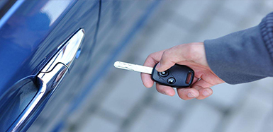 望谟开锁师傅汽车钥匙锁在车里了怎么办？如何开汽车锁